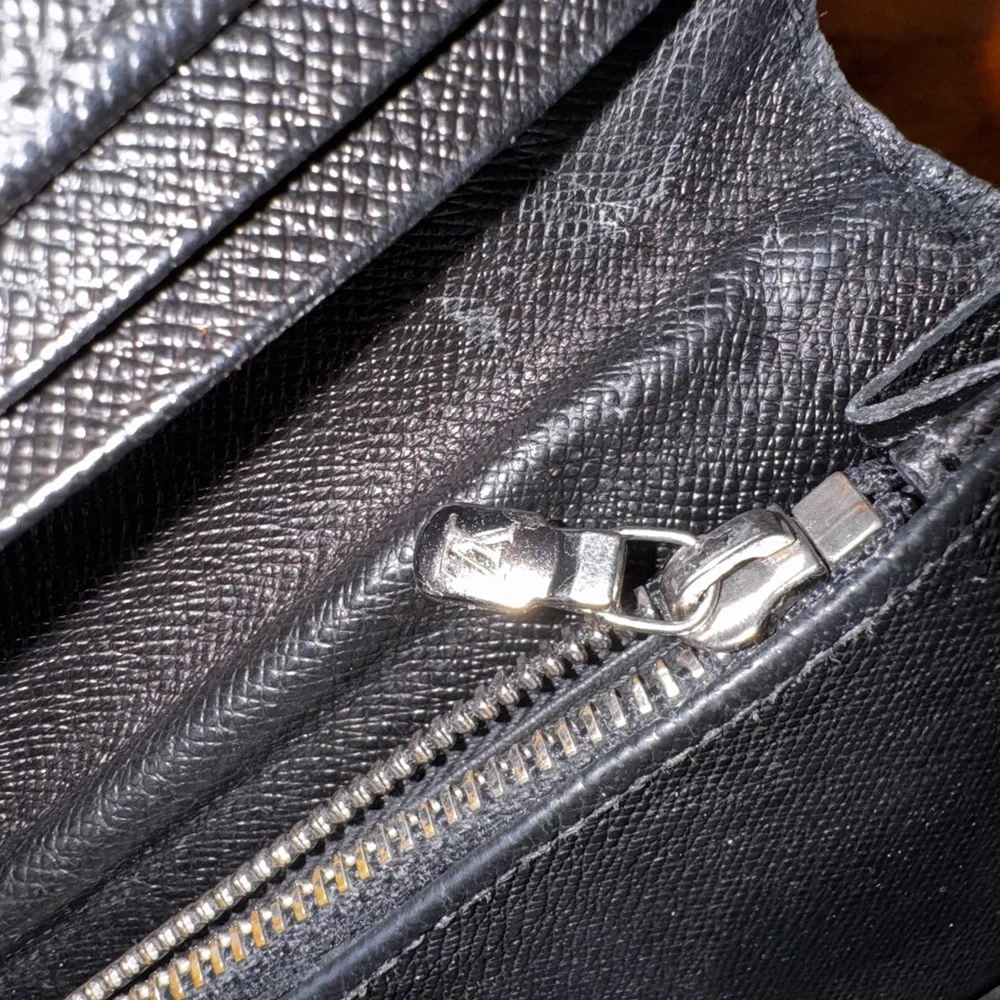 Louis Vuitton Damier Infini
Porte feiulle
Brazza Long Wallet Purse/authentic - Picture 12 of 16